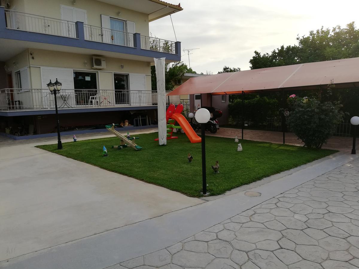 Rea'S House Vrachati Exterior photo